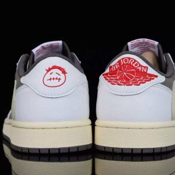 Travis Scott x AJ1 Retro Low OG SP Reverse Mocha - Picture 6 of 7